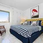 Апартаменты Spacious 2 Bedroom Sleep6 By Promenade *