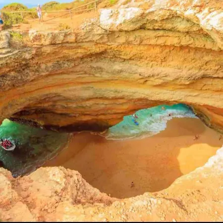 Bright 2-Bed Apt Steps To Beach Algarve