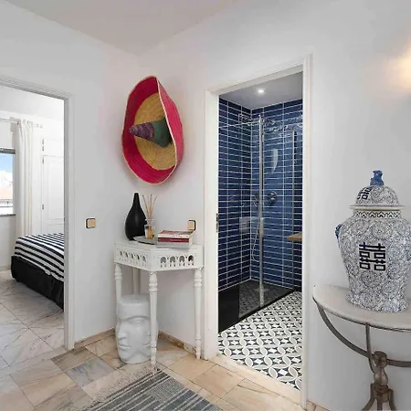 Bright 2-Bed Apt Steps To Beach Algarve * Armação de Pêra