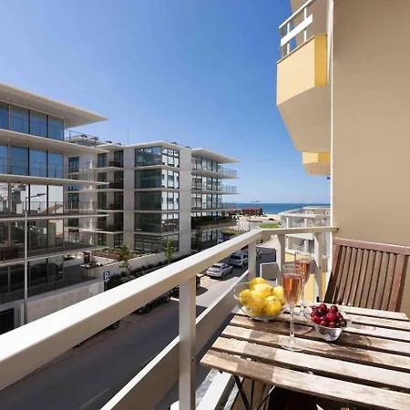 Bright 2-Bed Apt Steps To Beach Algarve